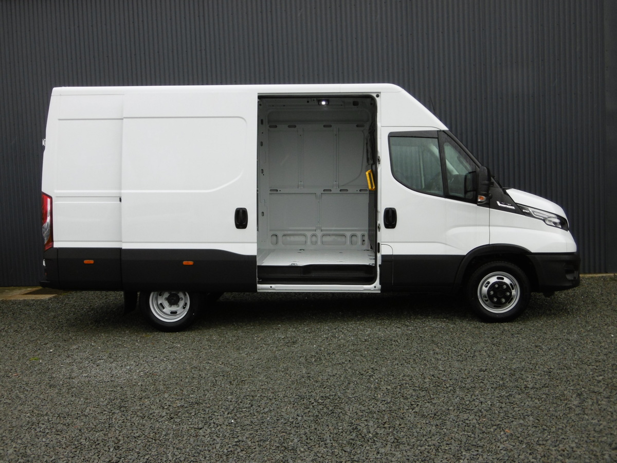 IVECO DAILY FOURGON 35C18 RJ EMPATTEMENT 3520L H2 3.0 Td 180ch Ba-8 Fourgon 35c18 Rj Empattement 3520l H2