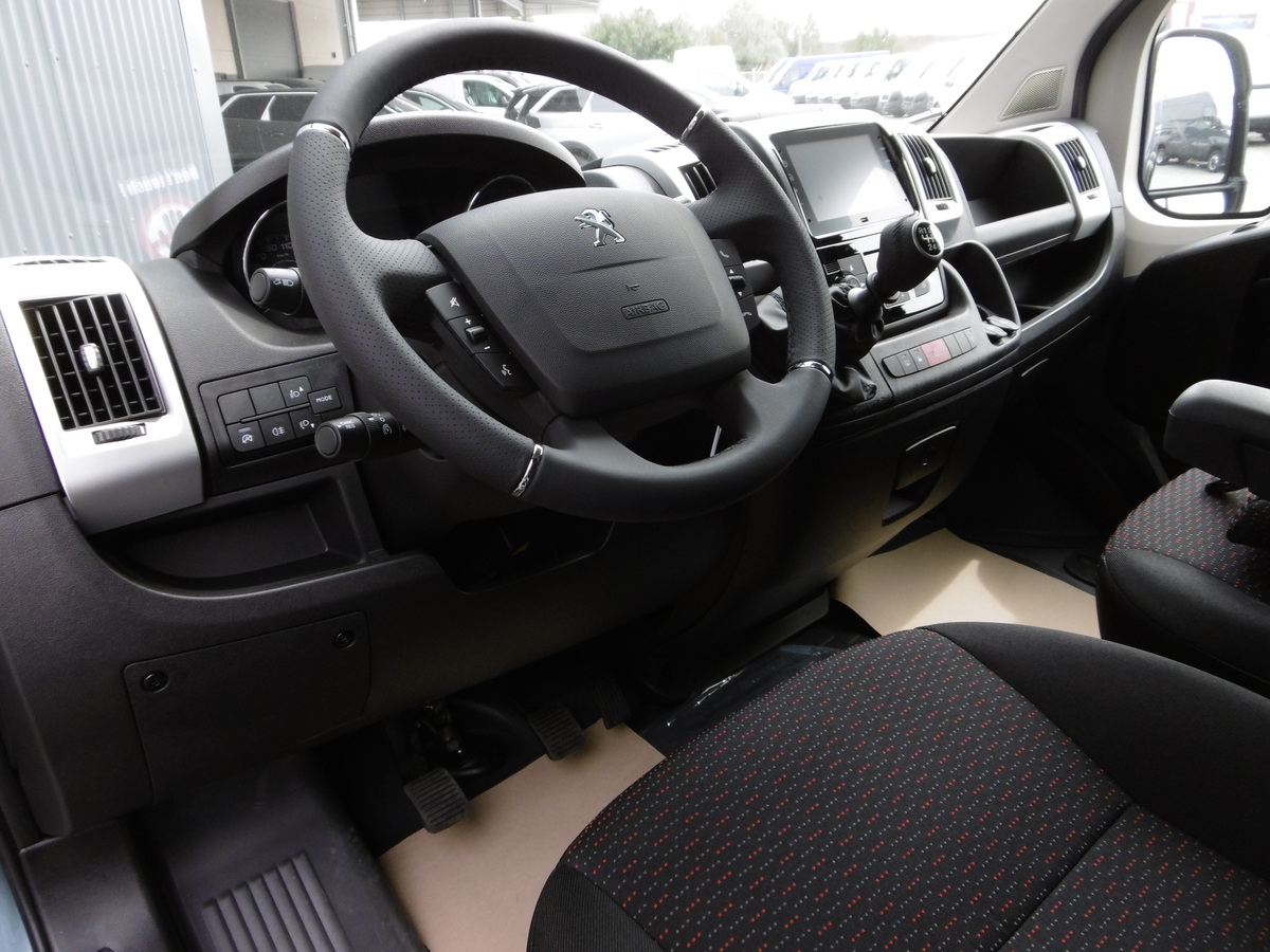 PEUGEOT BOXER PREMIUM 140 BlueHDi