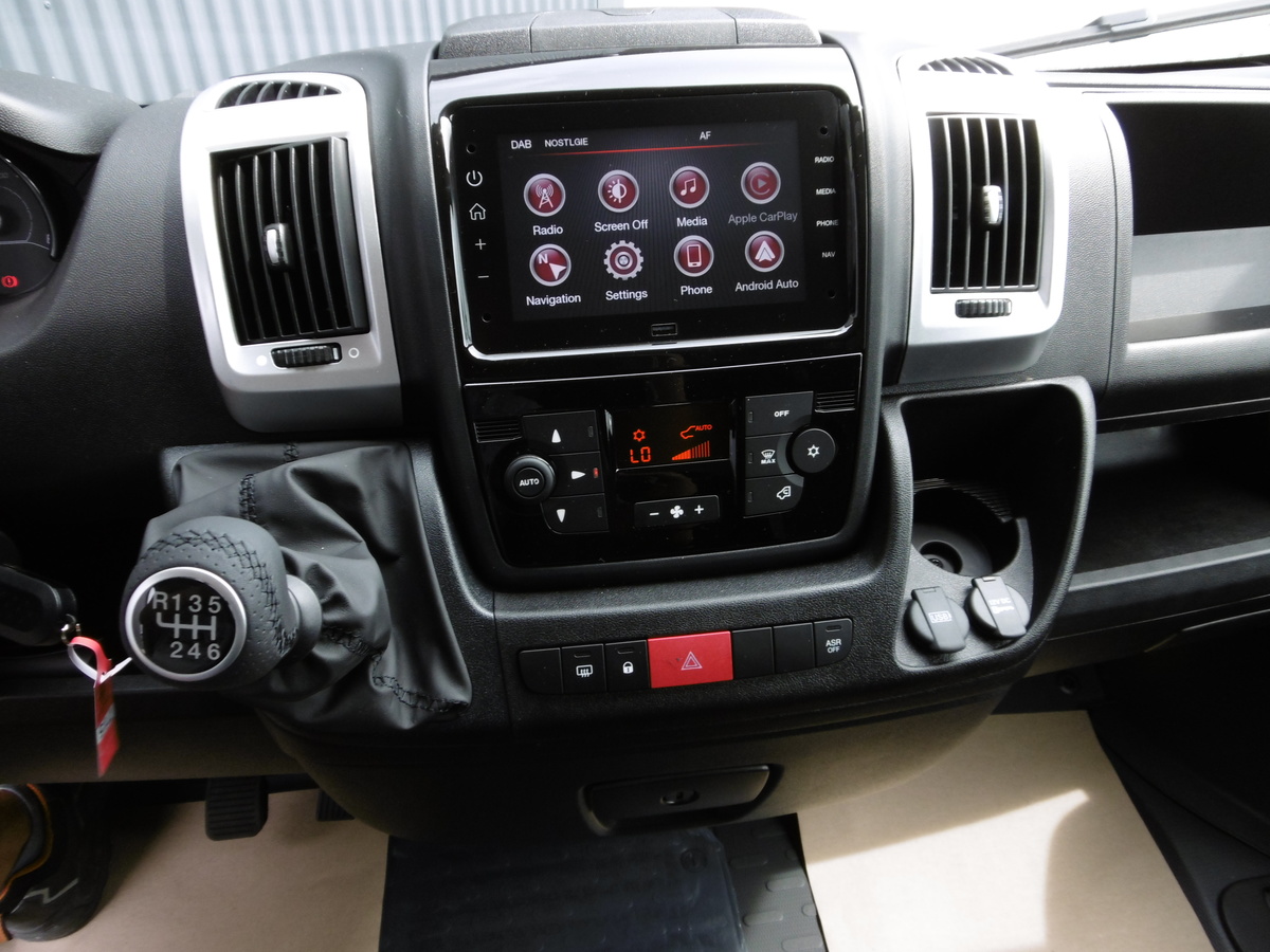 PEUGEOT BOXER PREMIUM 140 BlueHDi
