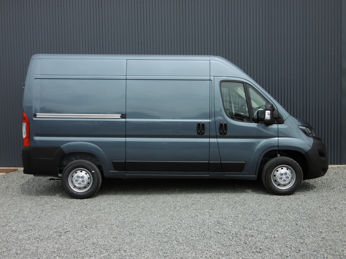 PEUGEOT BOXER PREMIUM 140 BlueHDi