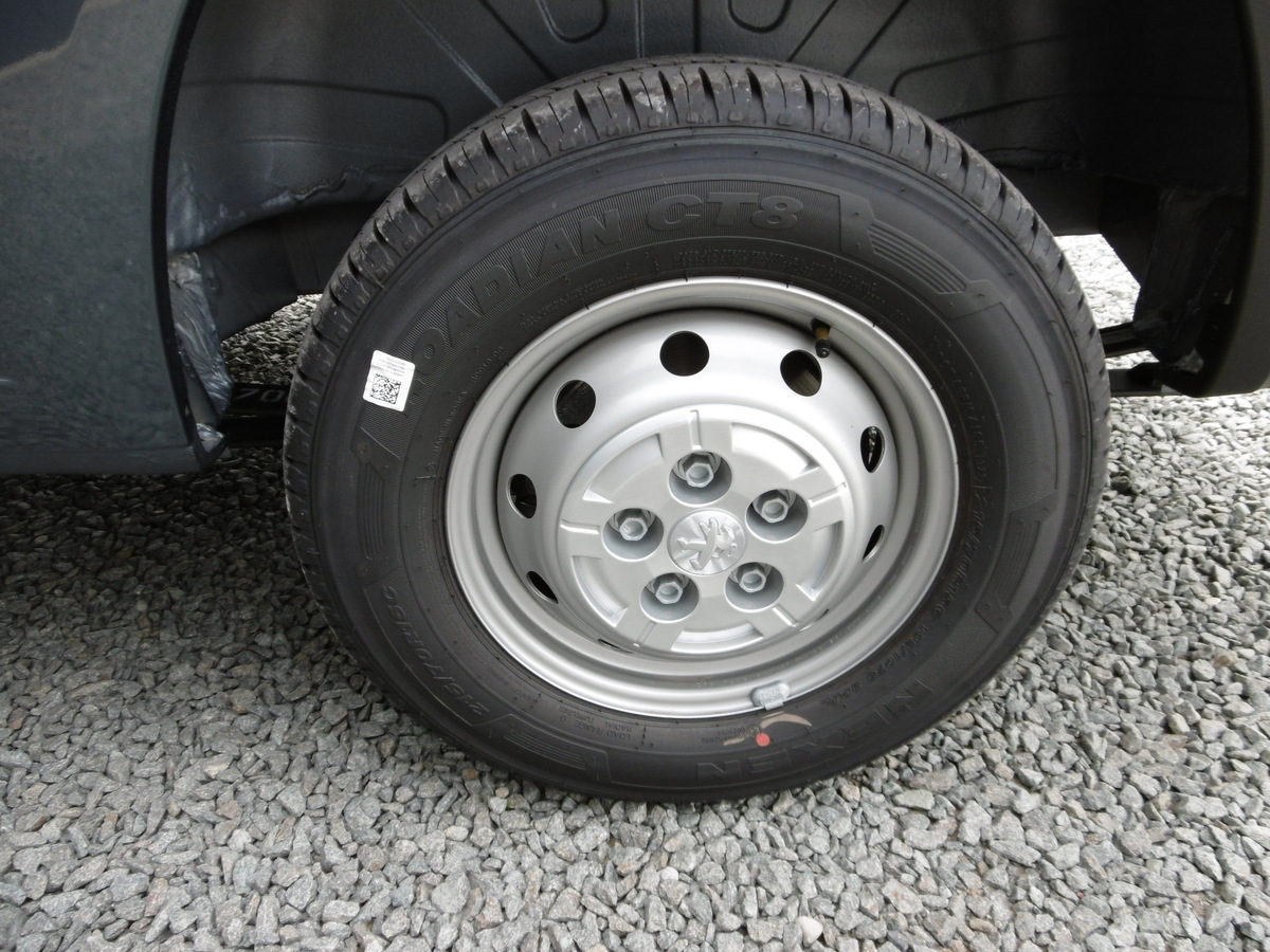 PEUGEOT BOXER PREMIUM 140 BlueHDi