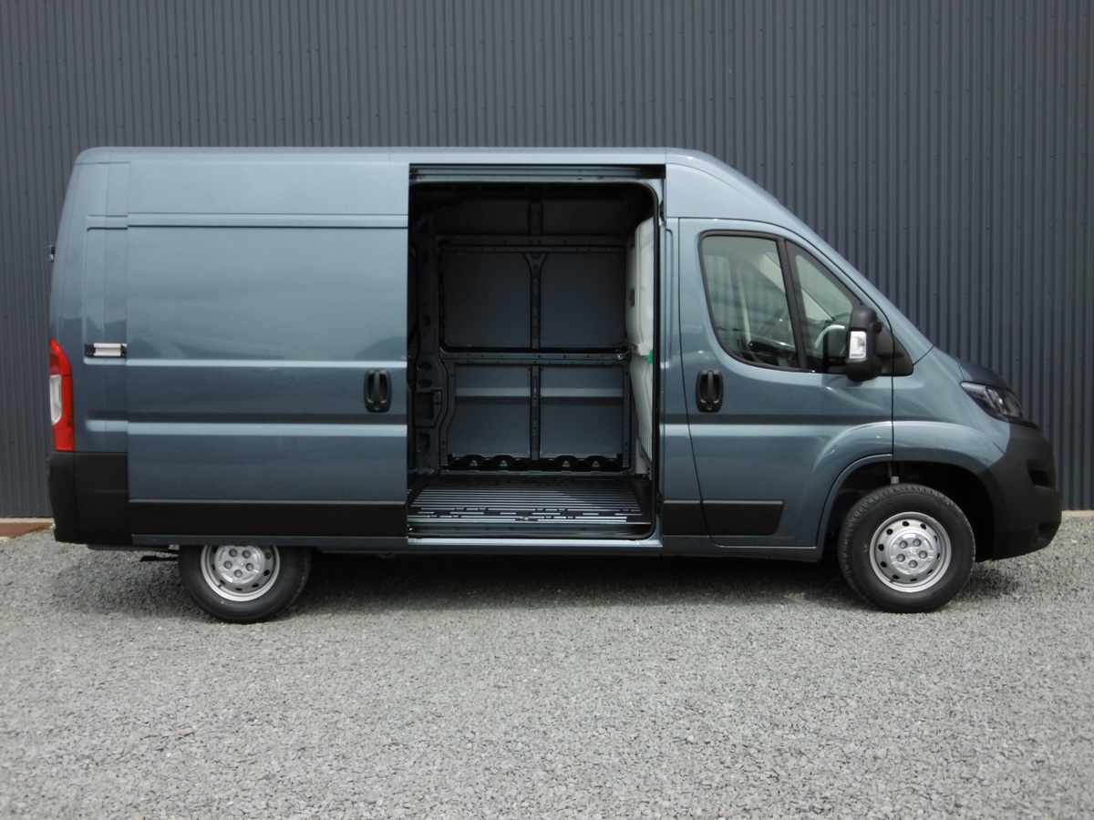 PEUGEOT BOXER PREMIUM 140 BlueHDi