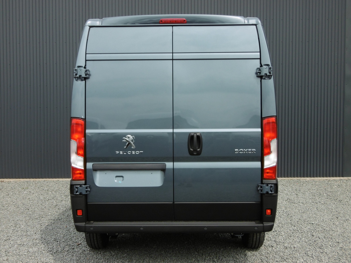 PEUGEOT BOXER PREMIUM 140 BlueHDi