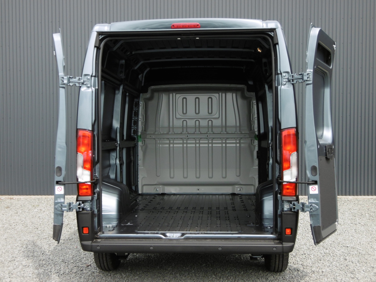 PEUGEOT BOXER PREMIUM 140 BlueHDi