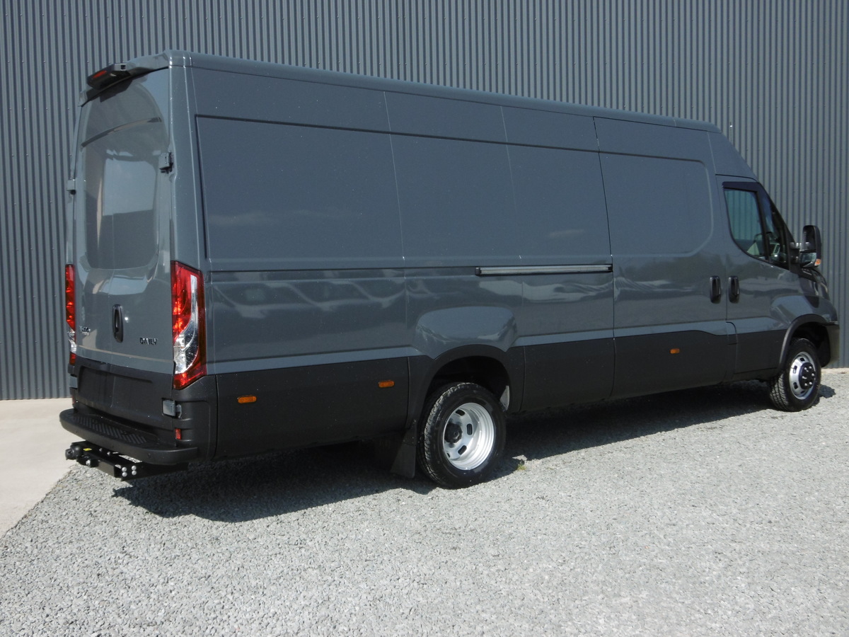 IVECO DAILY FOURGON 35C18 RJ EMPATTEMENT 4100 H2 3.0 Td 180ch Ba-8 Fourgon 35c18 Rj Empattement 4100 H2 + Caméra recul + Bluetooth + Sièges chauffants