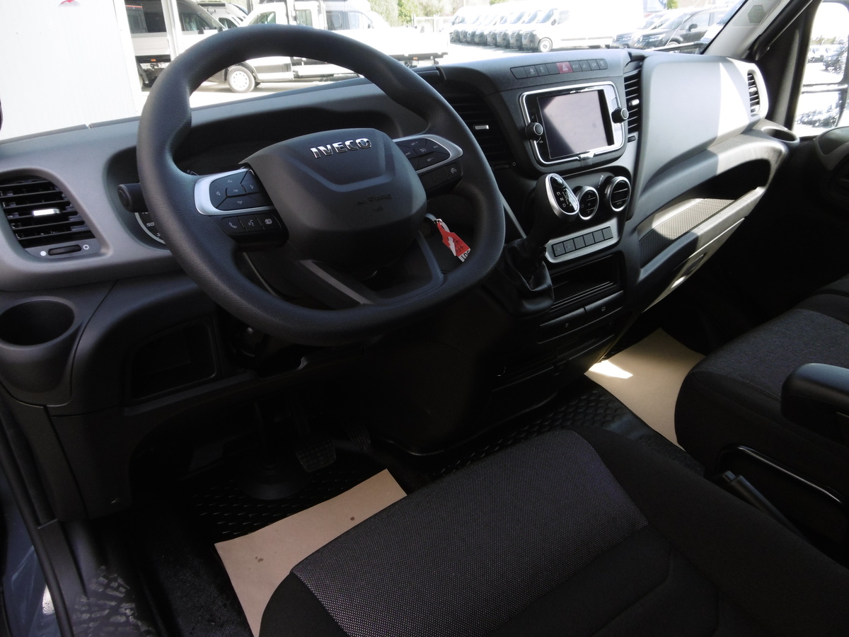 IVECO DAILY FOURGON 35C18 RJ EMPATTEMENT 4100 H2 3.0 Td 180ch Ba-8 Fourgon 35c18 Rj Empattement 4100 H2 + Caméra recul + Bluetooth + Sièges chauffants
