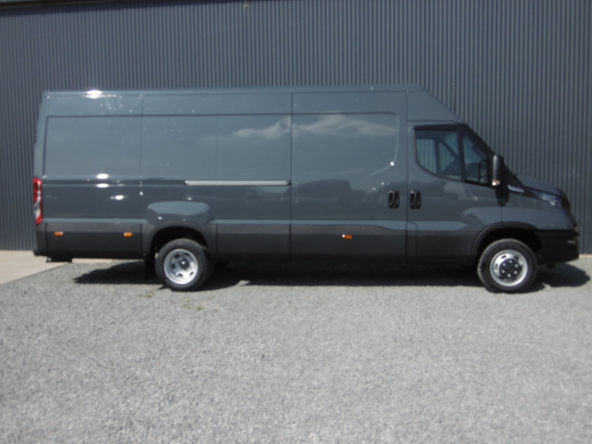 IVECO DAILY FOURGON 35C18 RJ EMPATTEMENT 4100 H2 3.0 Td 180ch Ba-8 Fourgon 35c18 Rj Empattement 4100 H2 + Caméra recul + Bluetooth + Sièges chauffants