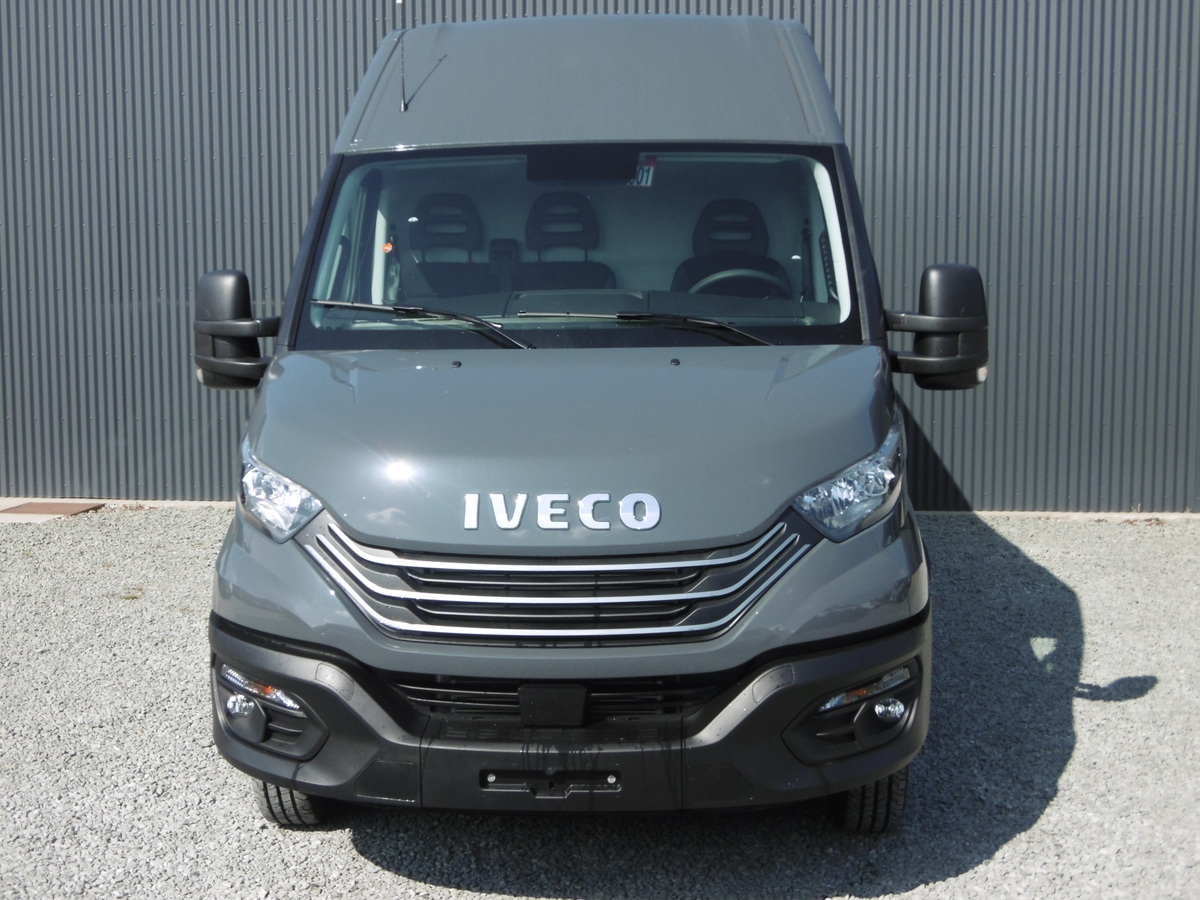 IVECO DAILY FOURGON 35C18 RJ EMPATTEMENT 4100 H2 3.0 Td 180ch Ba-8 Fourgon 35c18 Rj Empattement 4100 H2 + Caméra recul + Bluetooth + Sièges chauffants