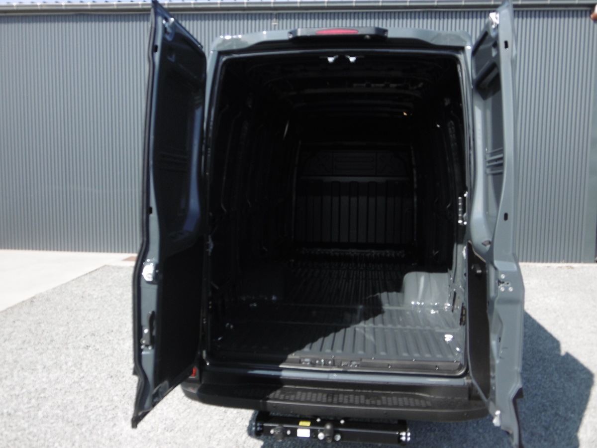 IVECO DAILY FOURGON 35C18 RJ EMPATTEMENT 4100 H2 3.0 Td 180ch Ba-8 Fourgon 35c18 Rj Empattement 4100 H2 + Caméra recul + Bluetooth + Sièges chauffants