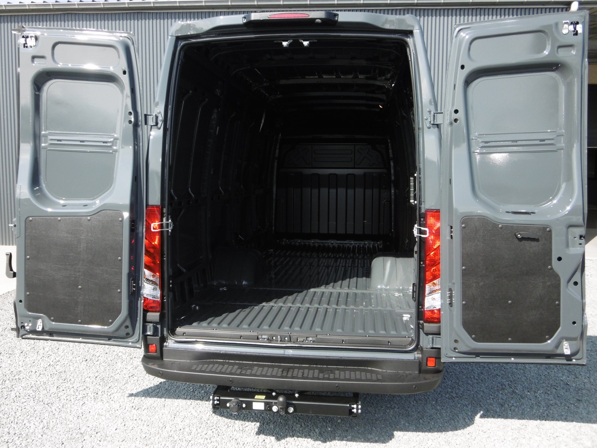 IVECO DAILY FOURGON 35C18 RJ EMPATTEMENT 4100 H2 3.0 Td 180ch Ba-8 Fourgon 35c18 Rj Empattement 4100 H2 + Caméra recul + Bluetooth + Sièges chauffants
