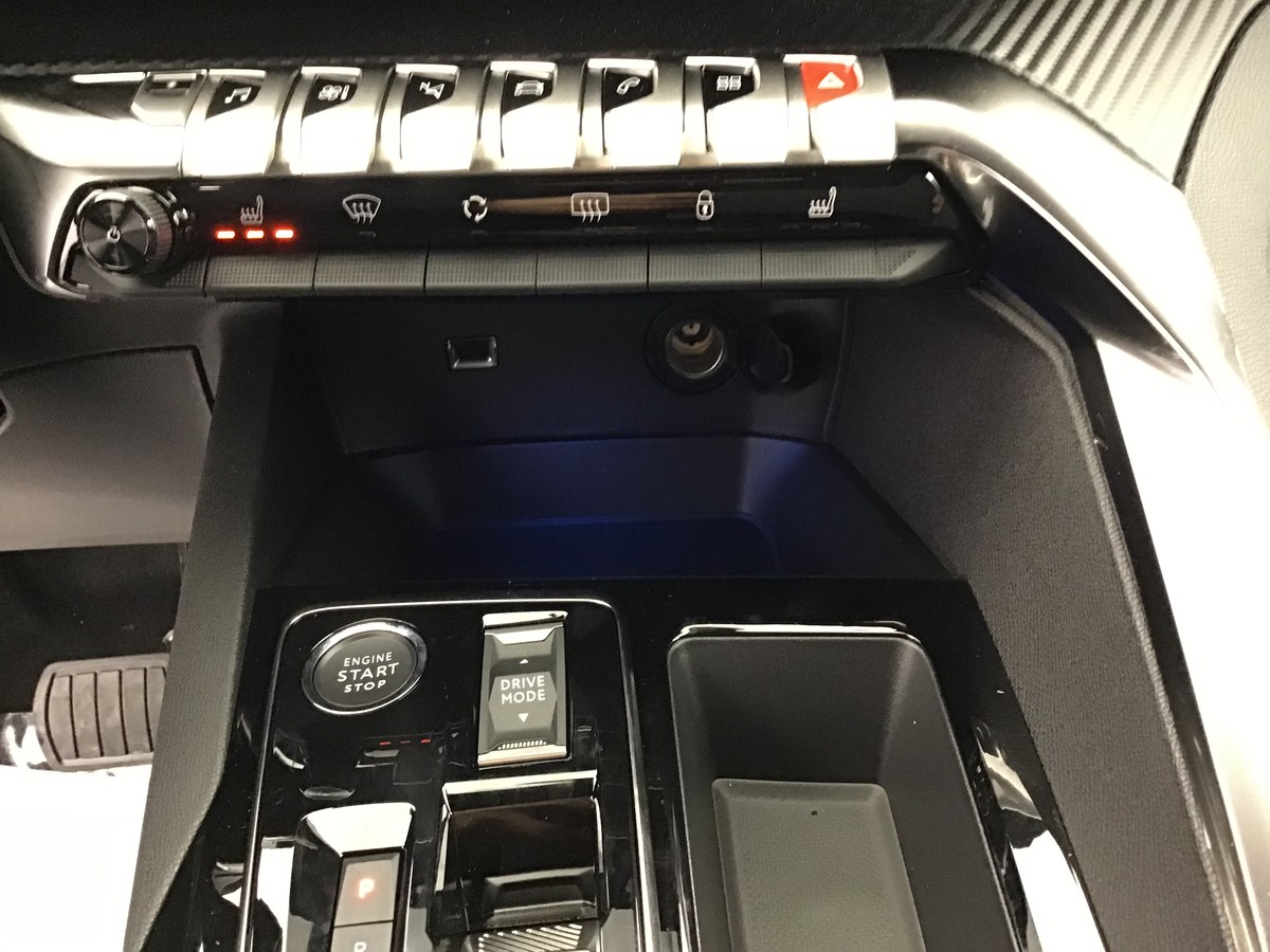 PEUGEOT 3008 ALLURE PACK 1.6 Hybrid 225ch E-Eat8 Allure Pack