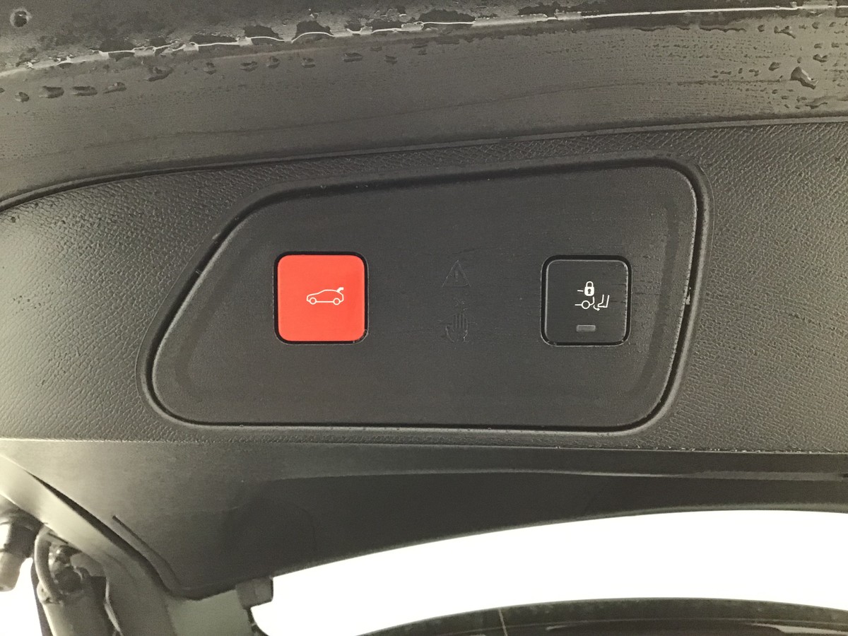 PEUGEOT 3008 GT 1.6 Hybrid 225ch E-Eat8 Gt