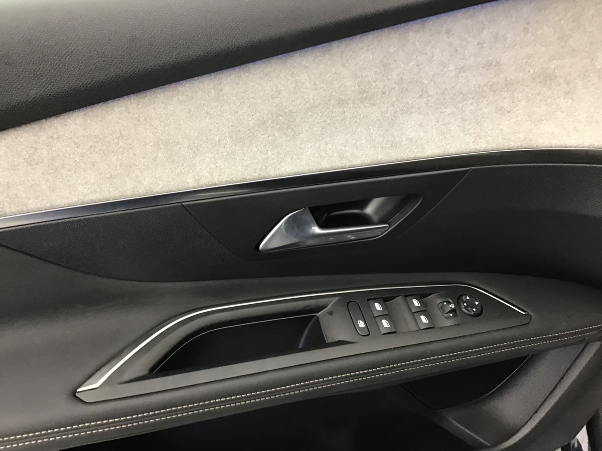 PEUGEOT 3008 GT 1.6 Hybrid 225ch E-Eat8 Gt