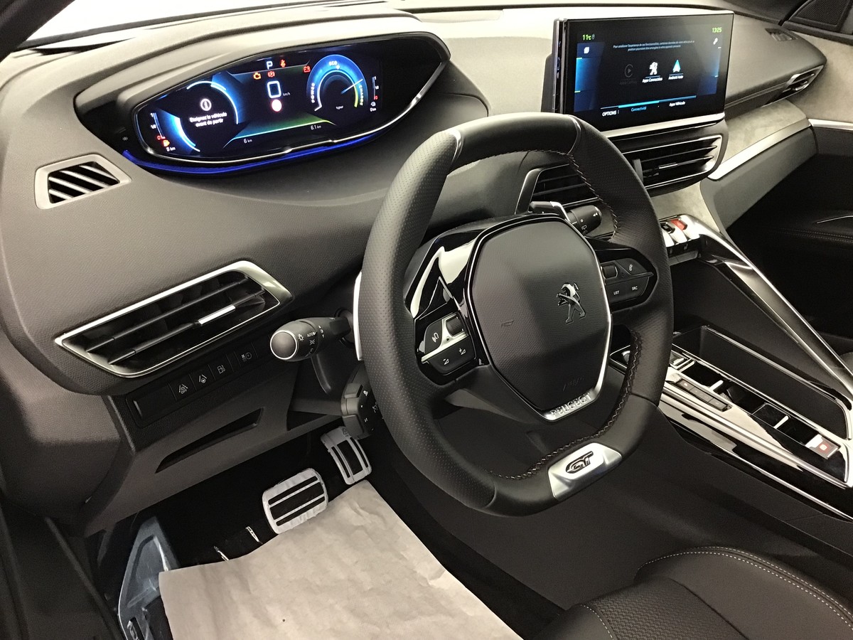 PEUGEOT 3008 GT 1.6 Hybrid 225ch E-Eat8 Gt