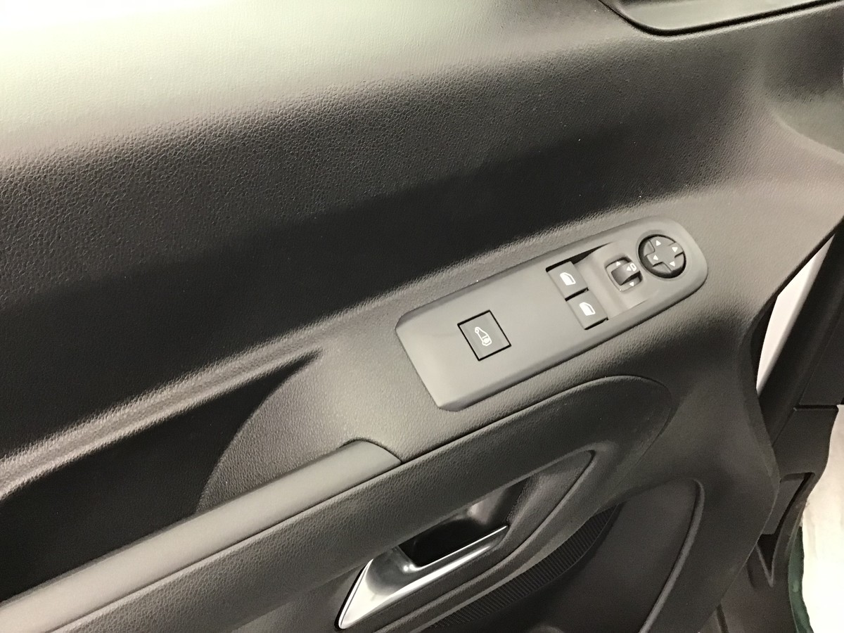 PEUGEOT PARTNER STANDARD LIGHT 650 KG VAN 1.5 Bluehdi 130ch Eat8 Van