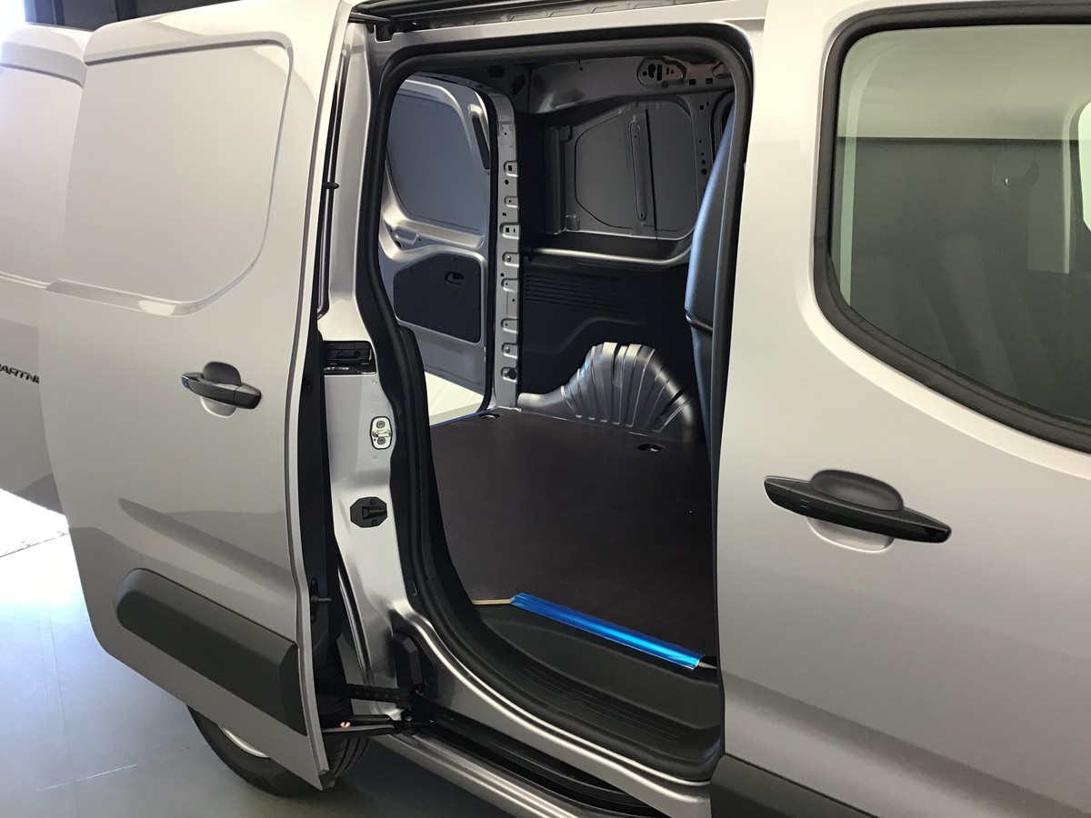 PEUGEOT PARTNER STANDARD LIGHT 650 KG VAN 1.5 Bluehdi 130ch Eat8 Van