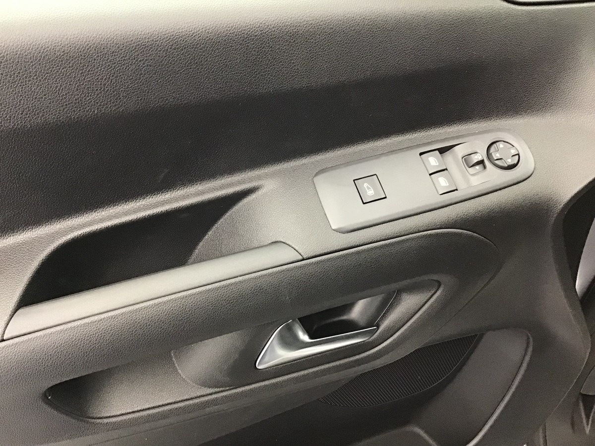PEUGEOT PARTNER STANDARD LIGHT 650 KG VAN 1.5 Bluehdi 130ch Eat8 Van