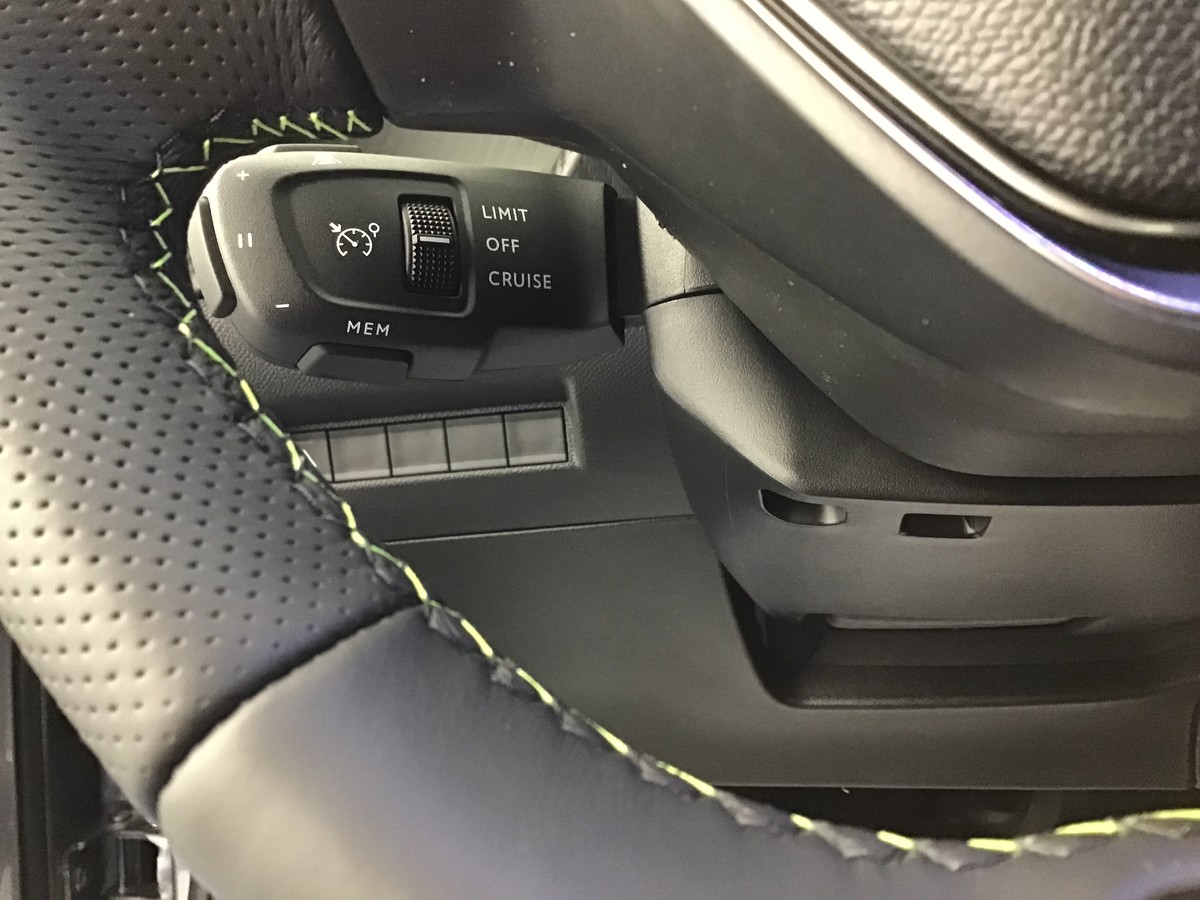 PEUGEOT 2008 HYBRID 145 GT 1.2 Hybrid 136ch E-Dsc6 Gt