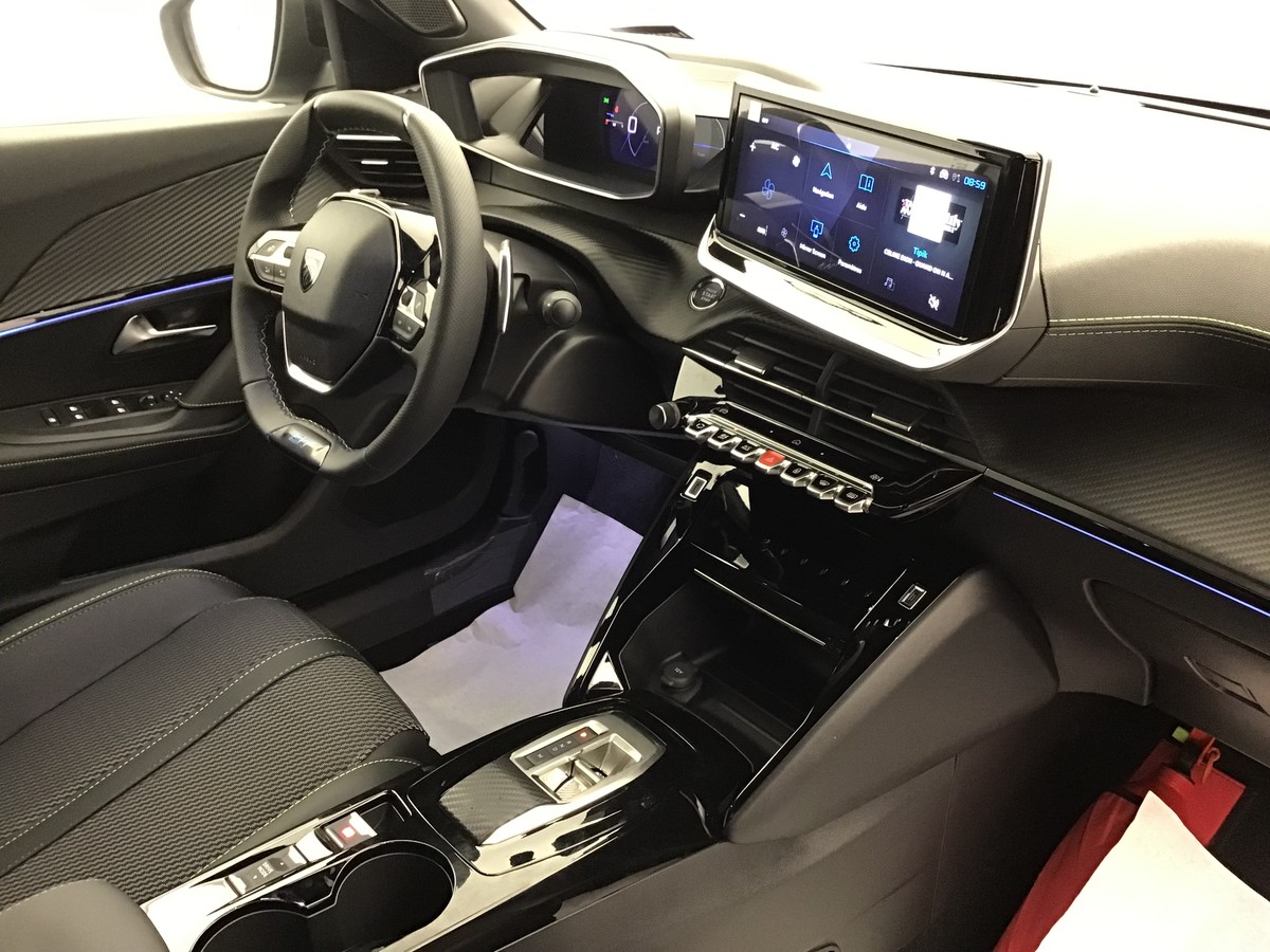 PEUGEOT 2008 HYBRID 145 GT 1.2 Hybrid 136ch E-Dsc6 Gt