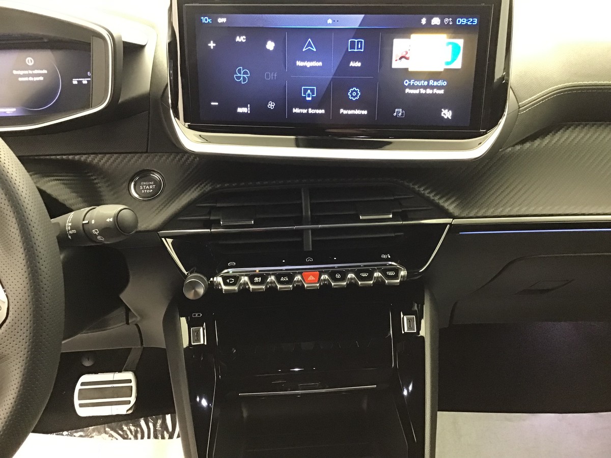 PEUGEOT 2008 HYBRID 145 GT 1.2 Hybrid 136ch E-Dsc6 Gt