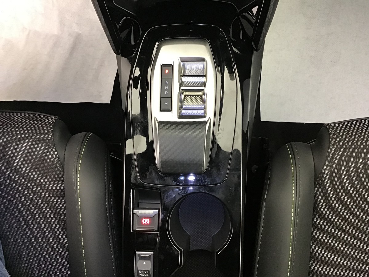 PEUGEOT 2008 HYBRID 145 GT 1.2 Hybrid 136ch E-Dsc6 Gt