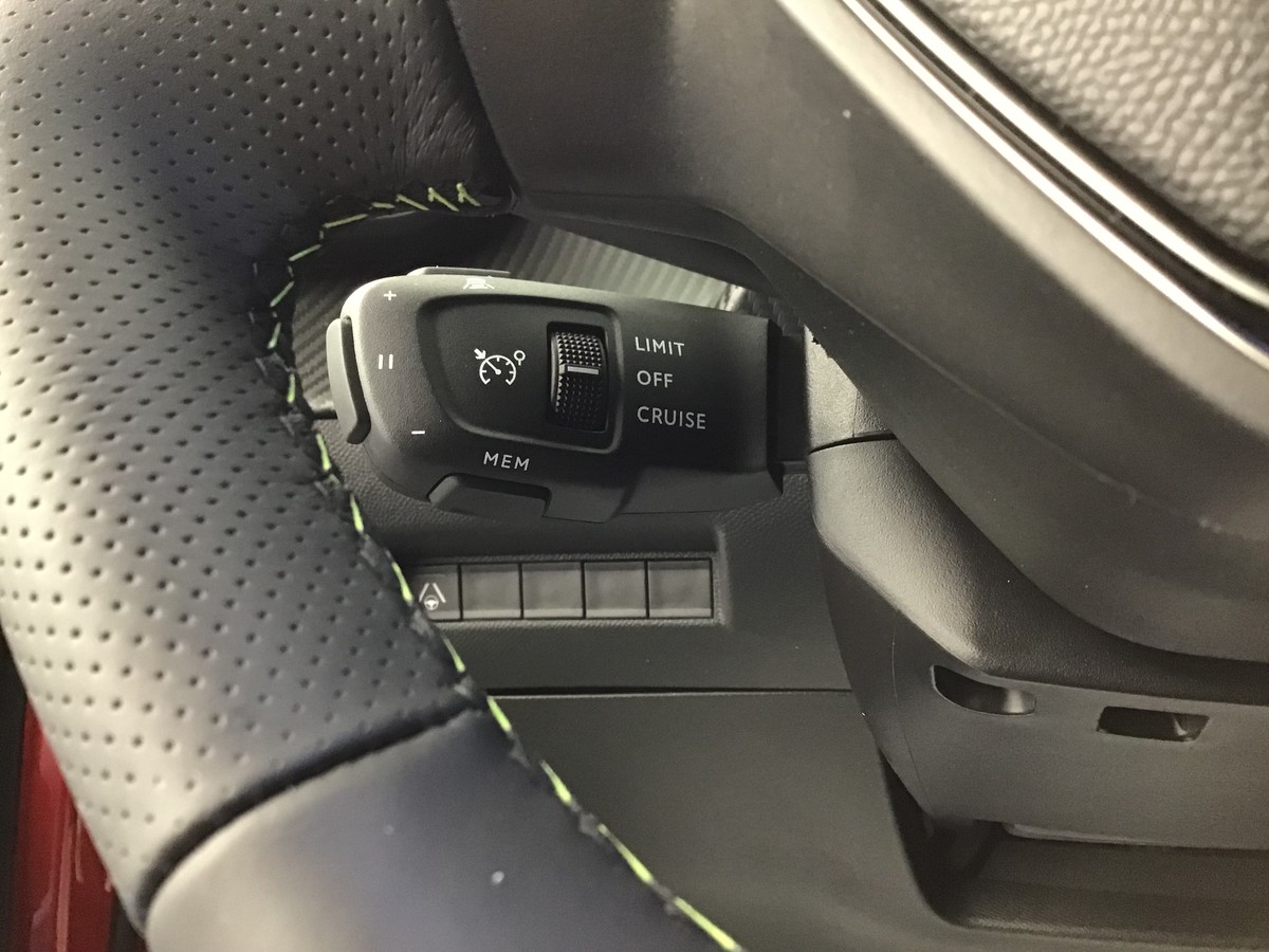 PEUGEOT 2008 HYBRID 145 GT 1.2 Hybrid 136ch E-Dsc6 Gt