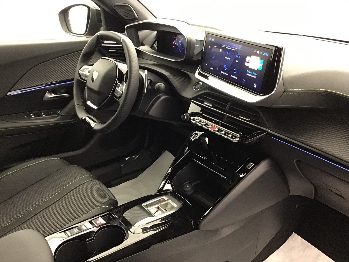 PEUGEOT 2008 HYBRID 145 GT 1.2 Hybrid 136ch E-Dsc6 Gt