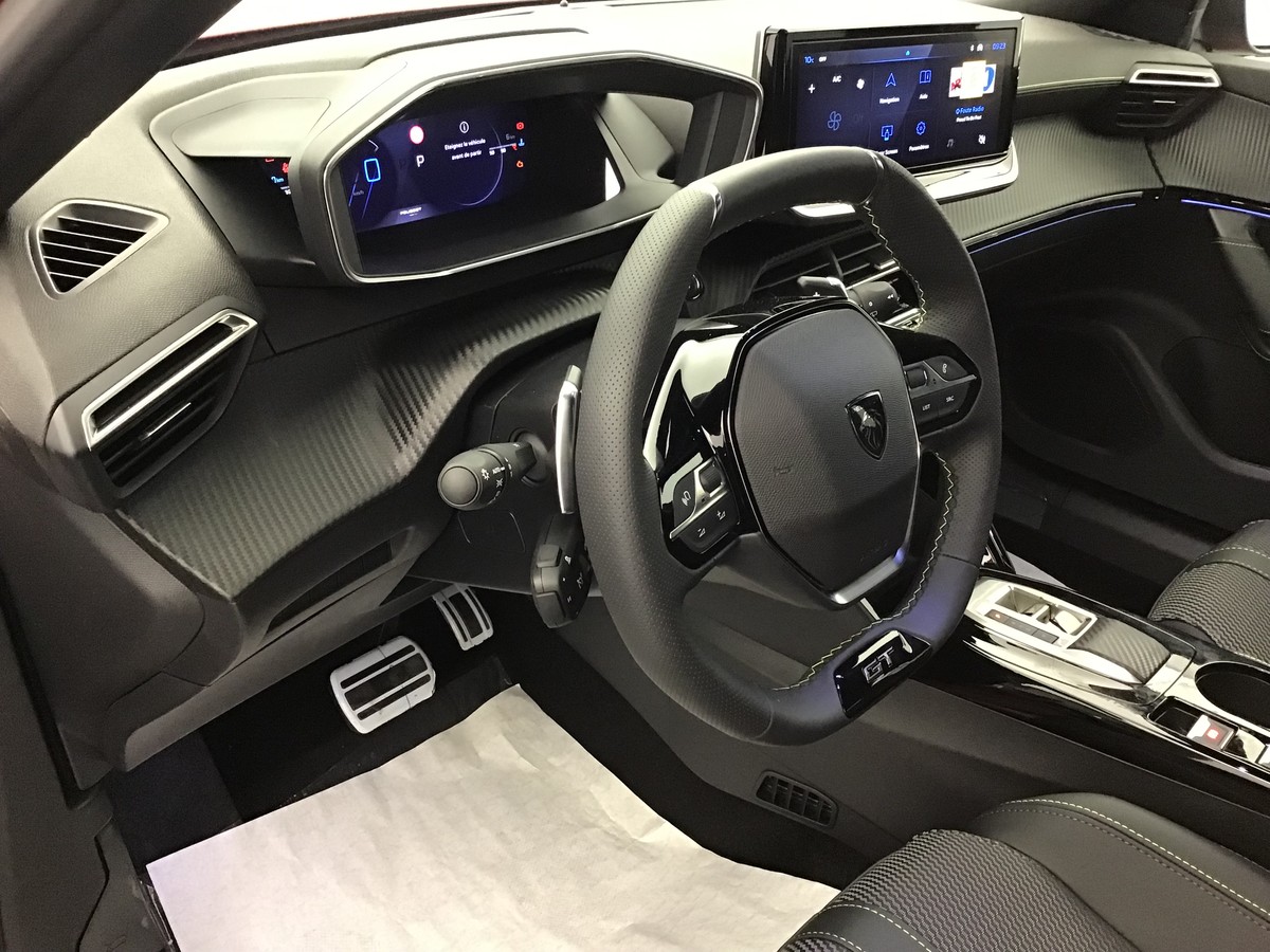 PEUGEOT 2008 HYBRID 145 GT 1.2 Hybrid 136ch E-Dsc6 Gt