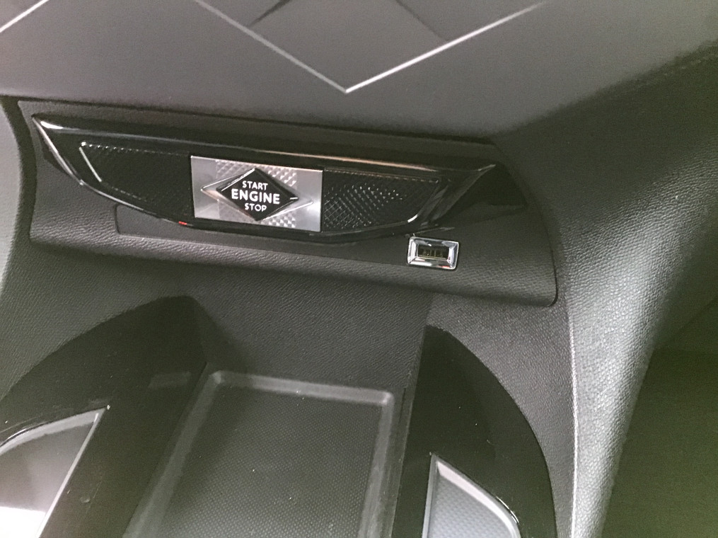 DS DS3 CROSSBACK PureTech 155 EAT8 Performance Line