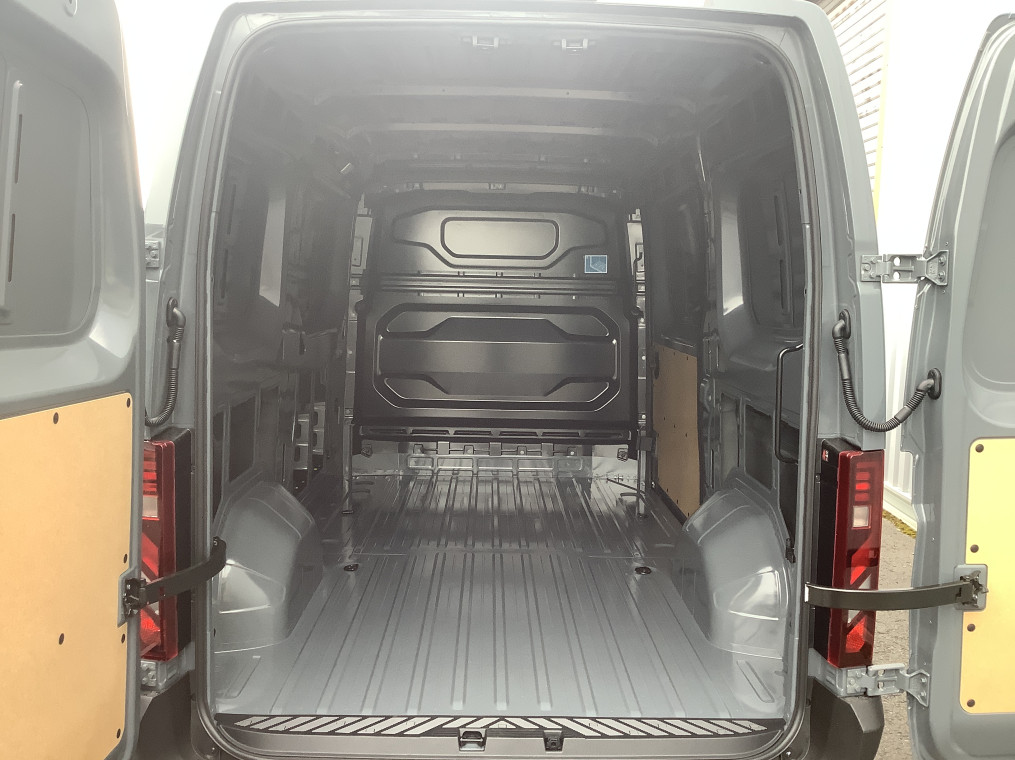 RENAULT MASTER VAN FGN TRAC 3T5 L2H2 BLUE DCI 150 EXTRA