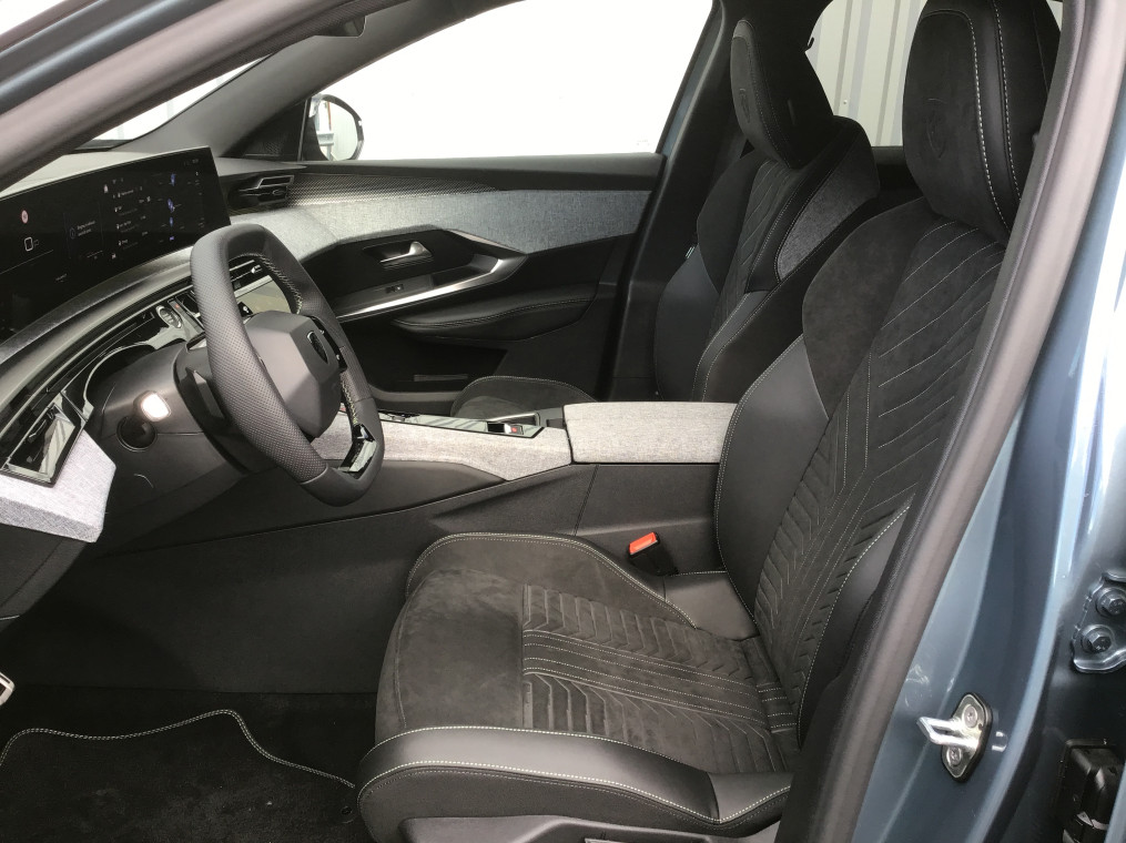 PEUGEOT 3008 Hybrid 136 e-DCS6 GT