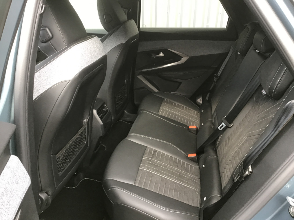 PEUGEOT 3008 Hybrid 136 e-DCS6 GT