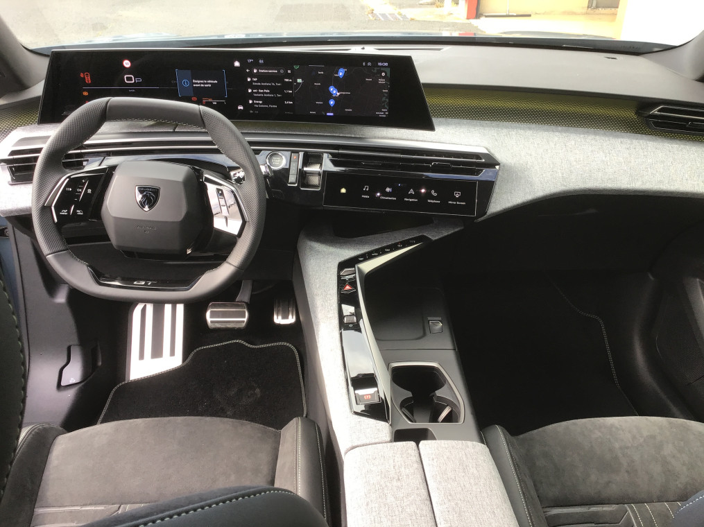 PEUGEOT 3008 Hybrid 136 e-DCS6 GT