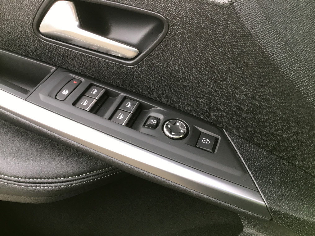 PEUGEOT 3008 Hybrid 136 e-DCS6 GT