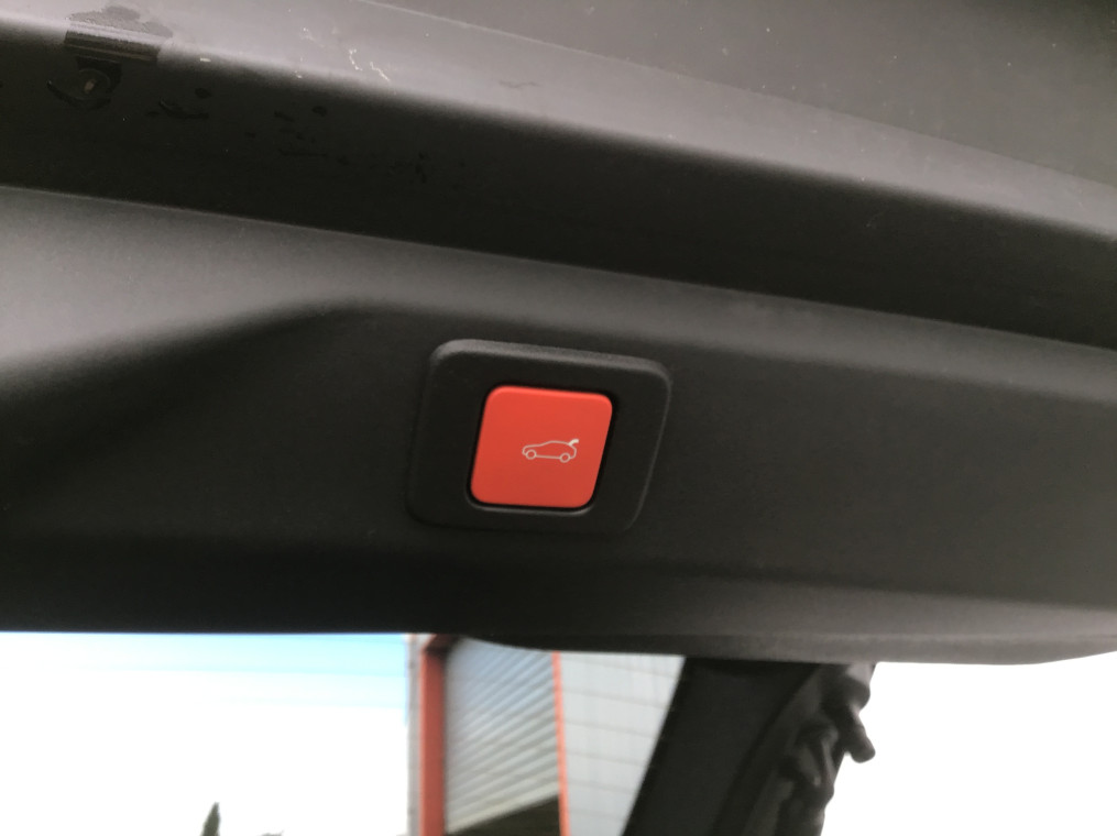 PEUGEOT 3008 Hybrid 136 e-DCS6 GT