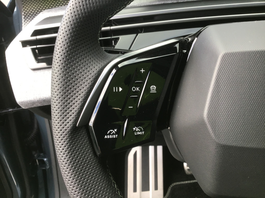 PEUGEOT 3008 Hybrid 136 e-DCS6 GT