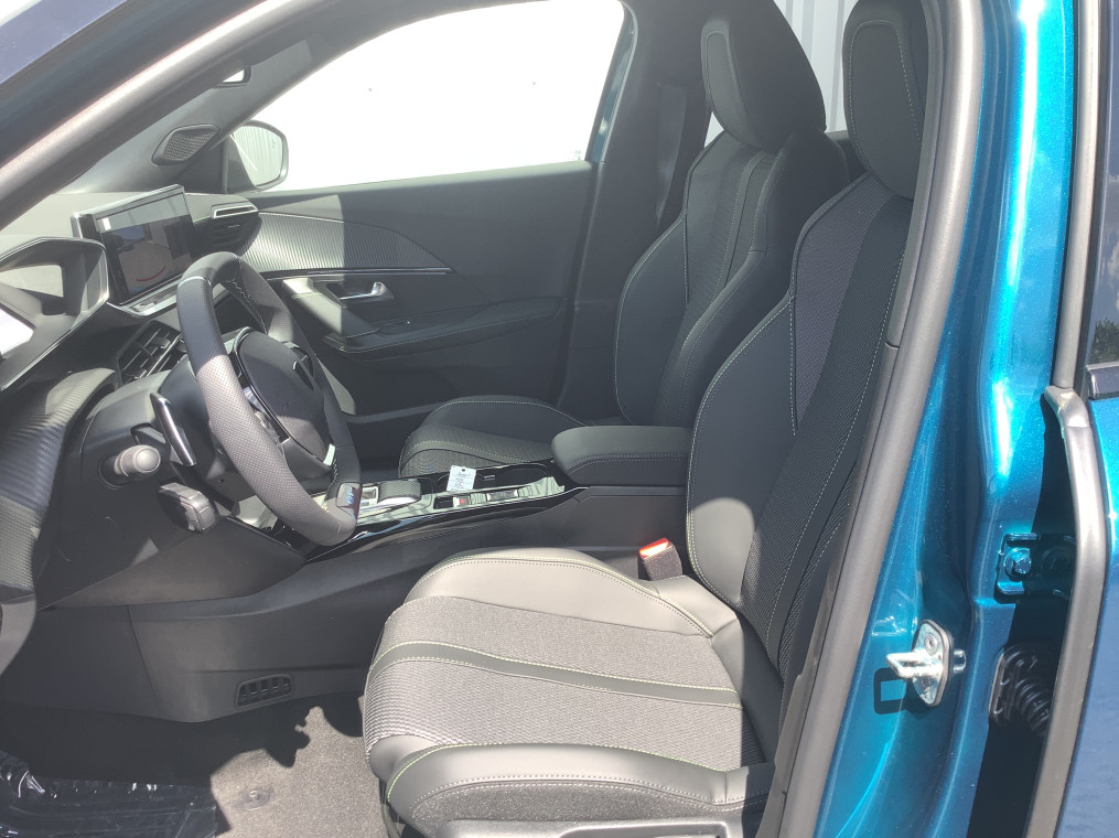 PEUGEOT 2008 Hybrid 145 e-DCS6 GT