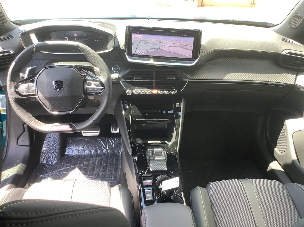 PEUGEOT 2008 Hybrid 145 e-DCS6 GT
