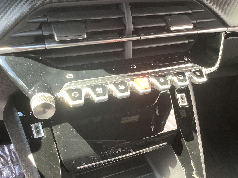 PEUGEOT 2008 Hybrid 145 e-DCS6 GT