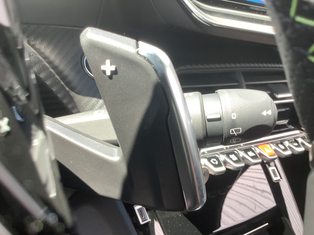 PEUGEOT 2008 Hybrid 145 e-DCS6 GT