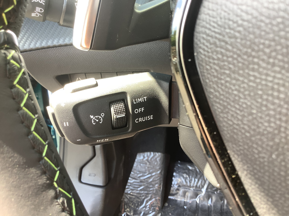 PEUGEOT 2008 Hybrid 145 e-DCS6 GT