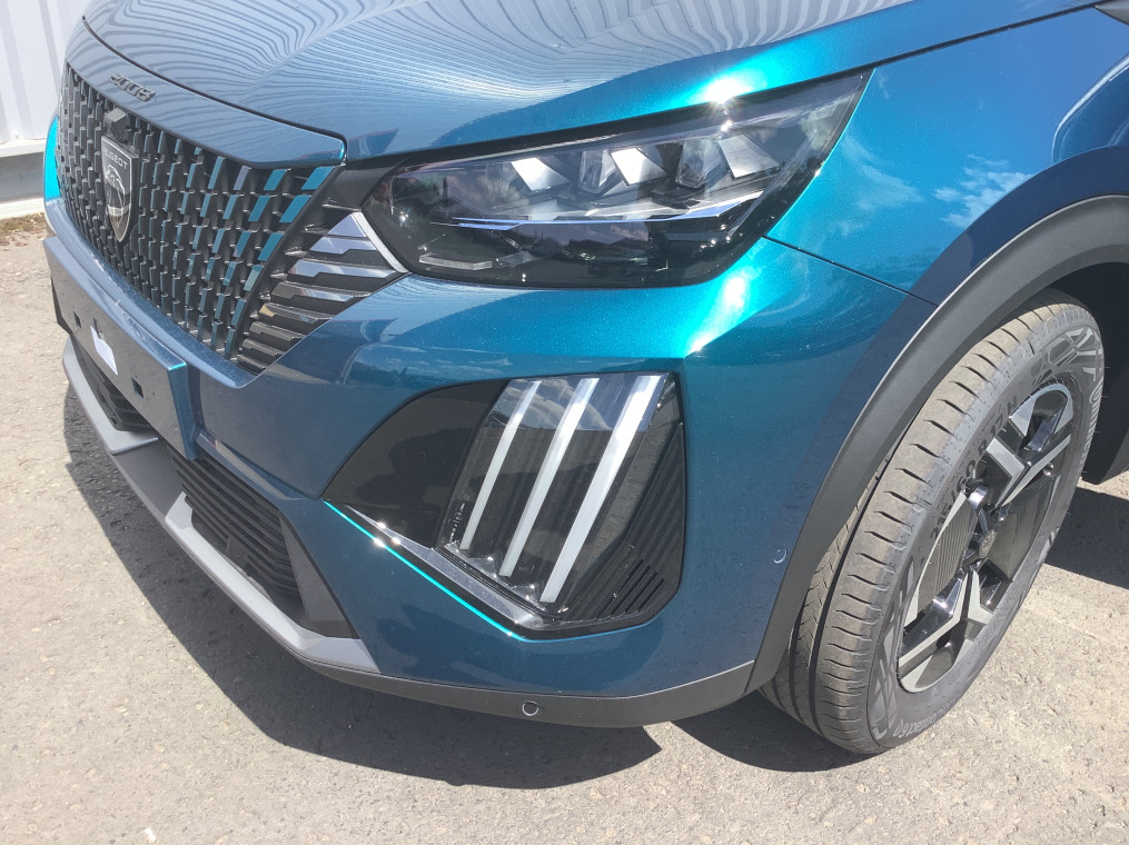 PEUGEOT 2008 Hybrid 145 e-DCS6 GT