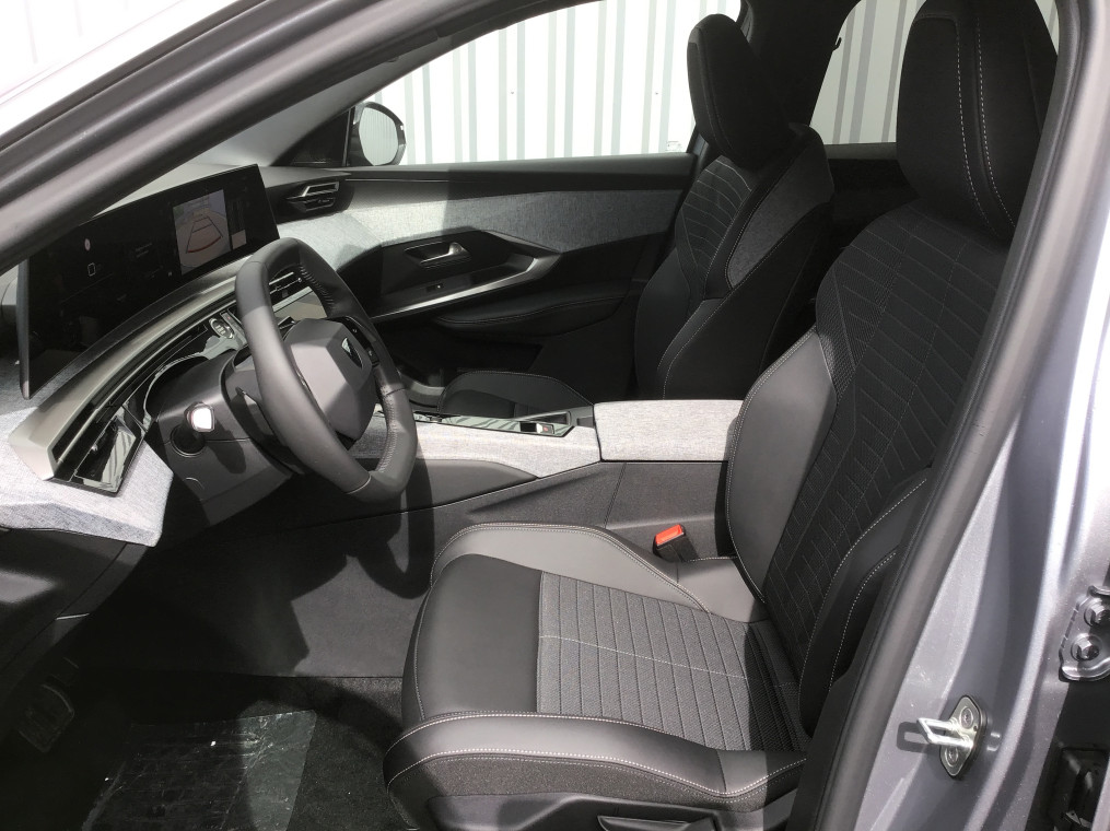 PEUGEOT 3008 Hybrid 136 e-DCS6 Allure
