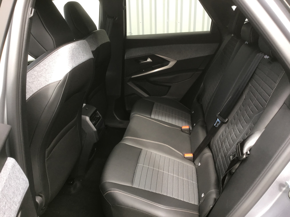 PEUGEOT 3008 Hybrid 136 e-DCS6 Allure