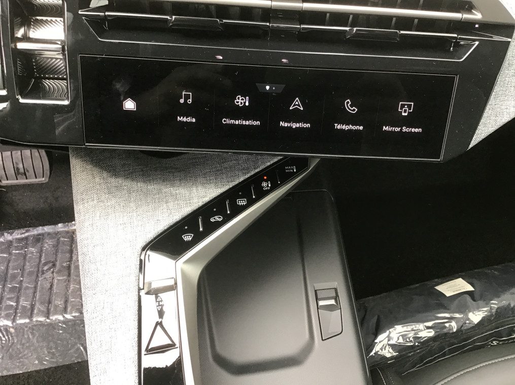 PEUGEOT 3008 Hybrid 136 e-DCS6 Allure