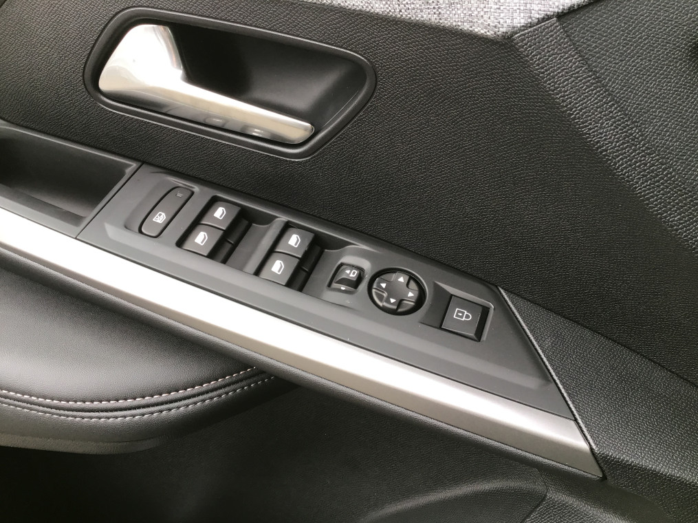 PEUGEOT 3008 Hybrid 136 e-DCS6 Allure