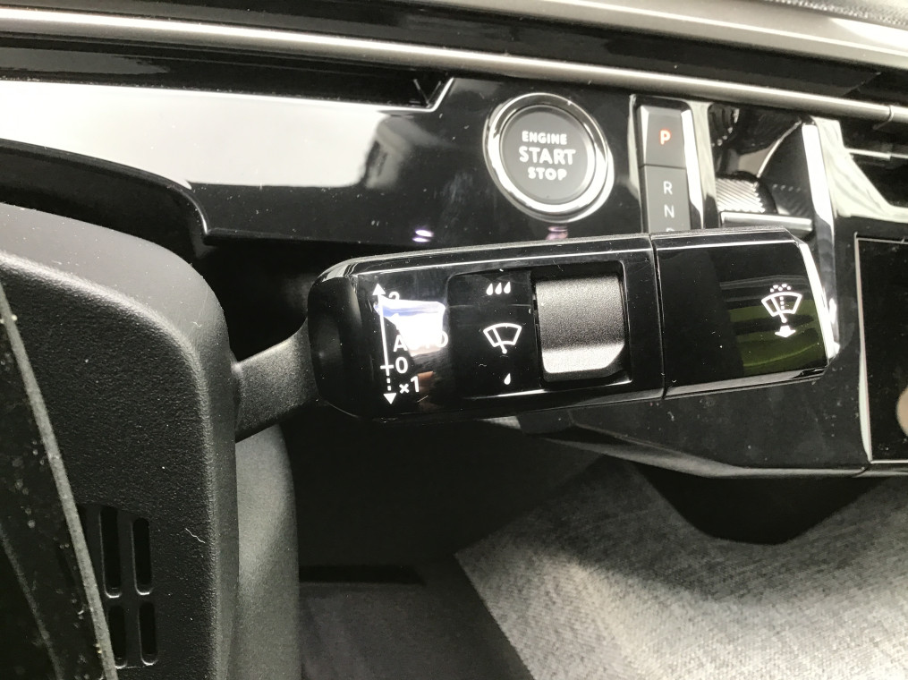 PEUGEOT 3008 Hybrid 136 e-DCS6 Allure
