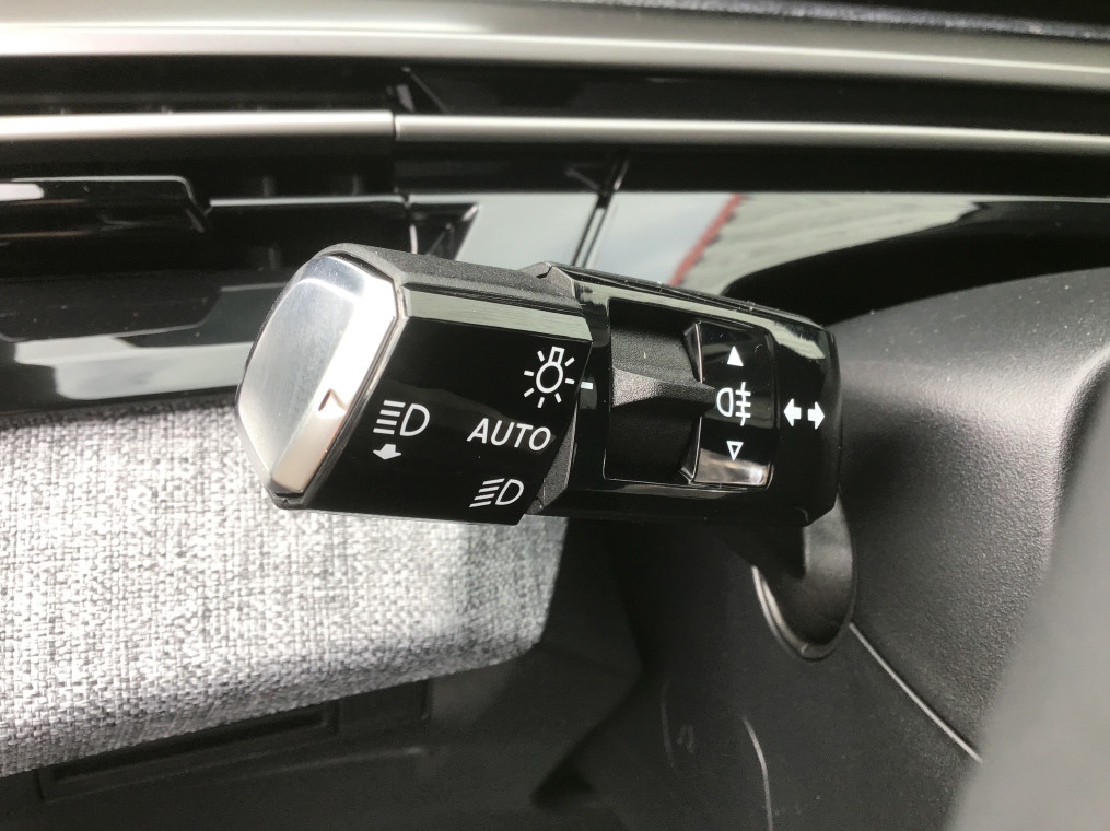 PEUGEOT 3008 Hybrid 136 e-DCS6 Allure