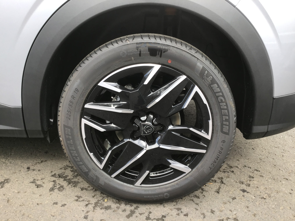 PEUGEOT 3008 Hybrid 136 e-DCS6 Allure