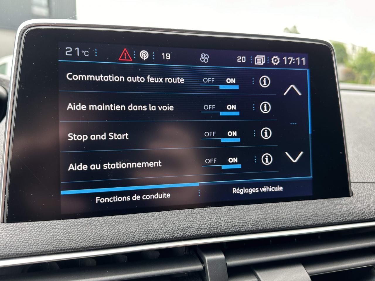 PEUGEOT 5008 1.2i PureTech S&S 130 Allure + ATTELAGE - COURROIE DE DISTRIBUTION NEUVE